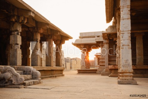 Bild på Beautiful ancient ruins of Hazara Rama temple in Hampi